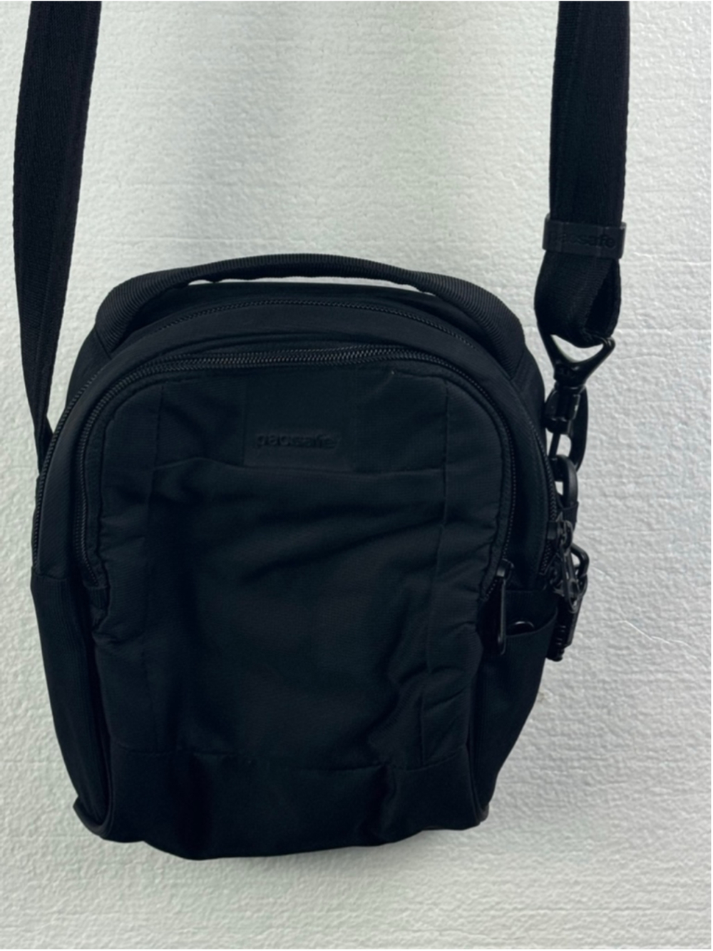 Pacsafe Metrosafe LS Series Smart Travel Gear Crossbody Bag Anti theft Black